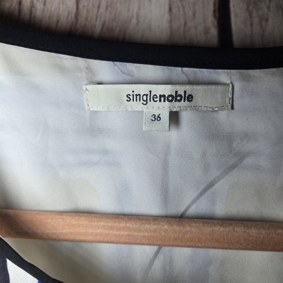 Single Noble Yellow & Blue Geometric 100% Silk Dress Size 36 - Picture 2 of 8